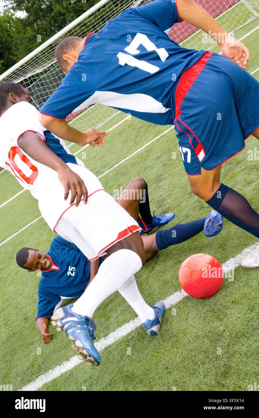 Fußball-Spieler ein Spiel des Fußballs Stockfoto