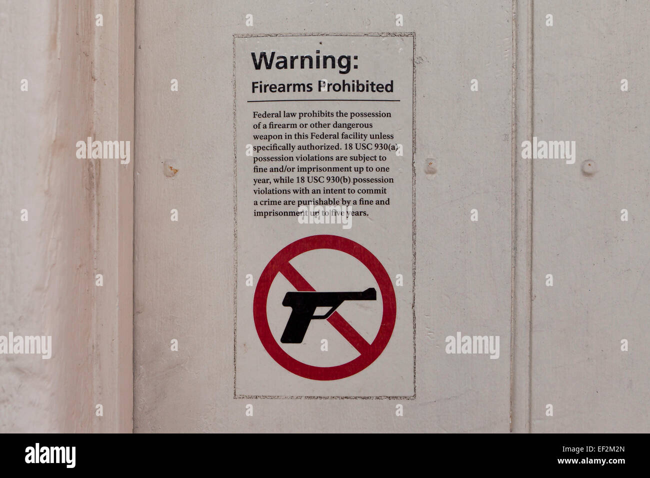 Feuerwaffen verboten Warnschild am Eidgenössischen Anlage - Washington, DC USA Stockfoto