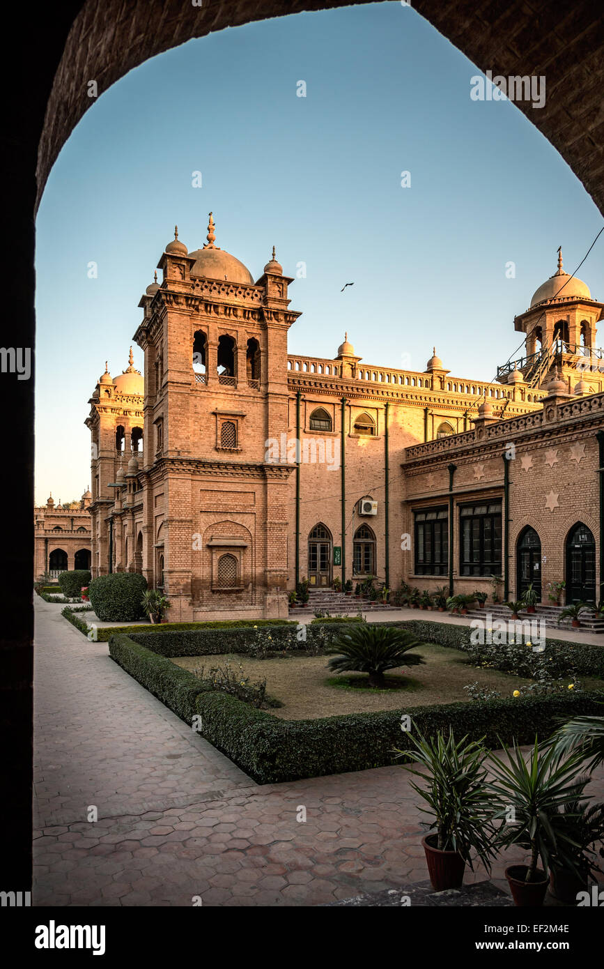 Historisches Gebäude der Islamia College Peshawar eines der ältesten Hochschule in Khyber Pukhtunkhuwa Provinz, Pakistan. Stockfoto
