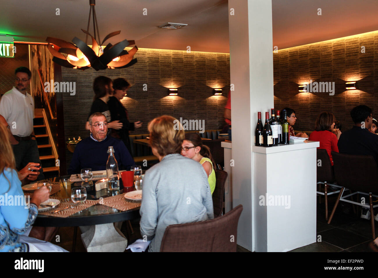 Kunden Essen ein zwanzig ein Restaurant in North Salem, New York. Foto von Lisa Wiltse Stockfoto