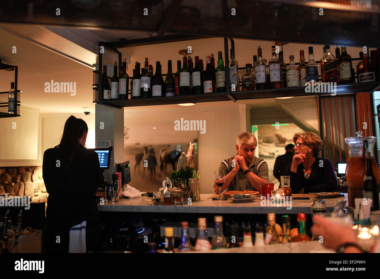 Kunden Essen ein zwanzig ein Restaurant in North Salem, New York. Foto von Lisa Wiltse Stockfoto