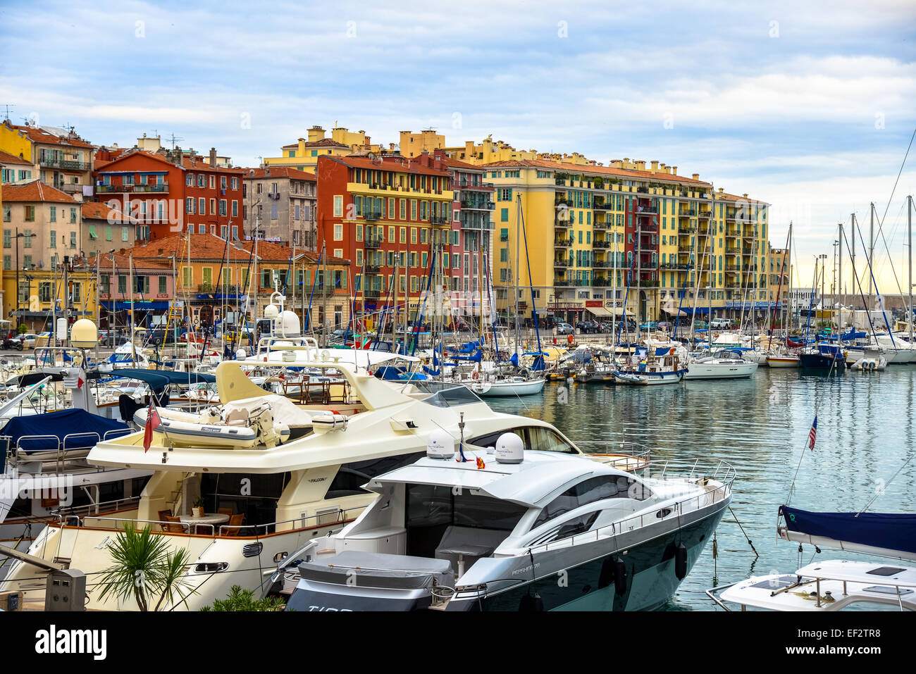 Blick auf den Hafen von Nizza an Frankreich Cote d ' Azur Riviera Frankreich Stockfoto