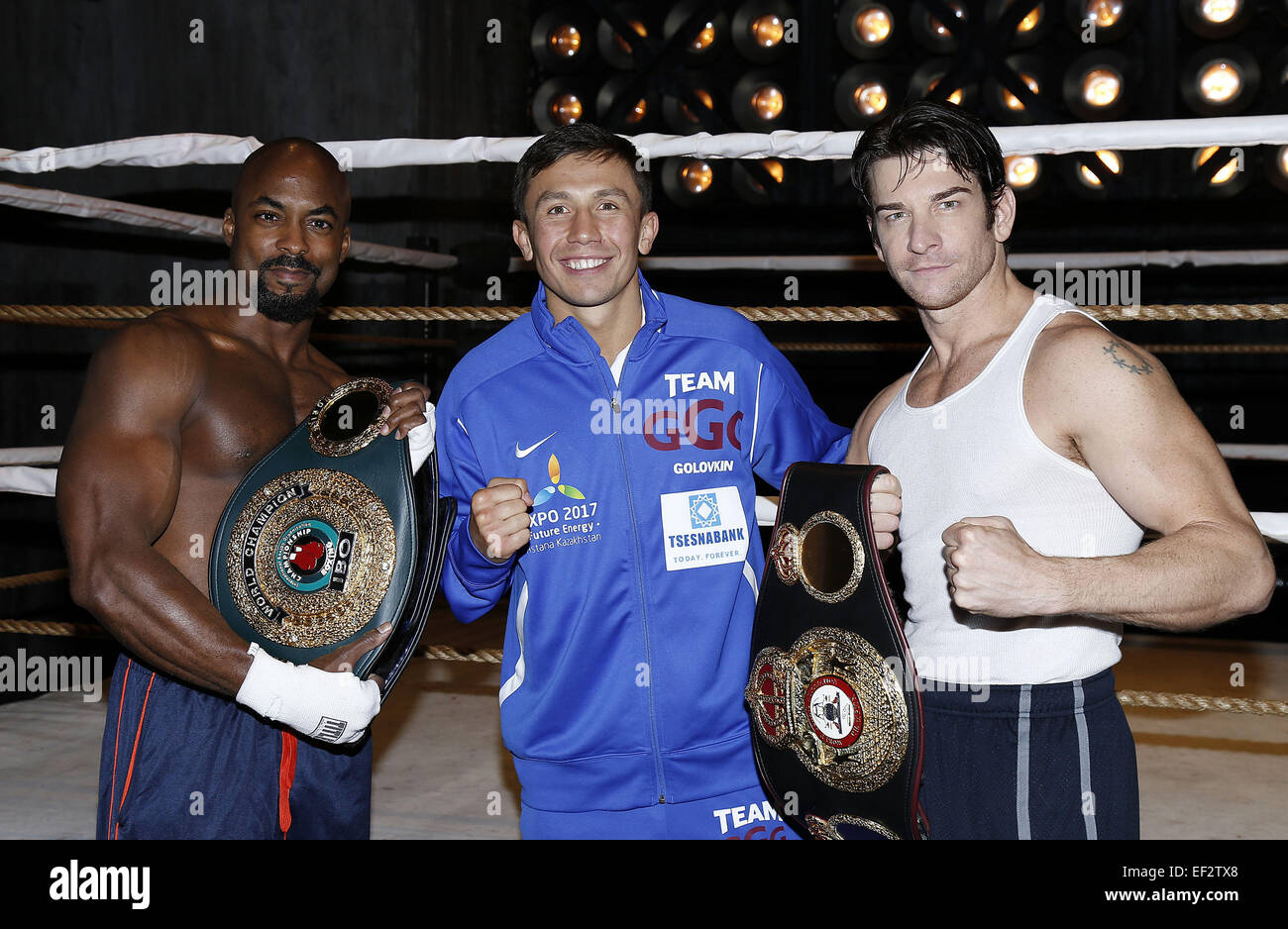 Welt-Mittelgewichts-Champion Gennady Golovkin und "rumble" Ansager Michael Buffer machen Cameo-Auftritte in Broadway Rocky im Winter Garden Theatre - hinter den Kulissen.  Mitwirkende: Terence Archie, Gennady Golovkin, Andy Karl wo: New York, New York, Vereinigte St Stockfoto