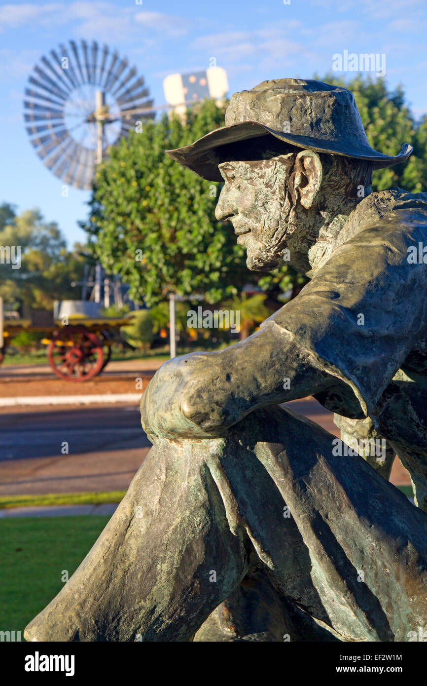 Jolly Swagman Statue in Winton, die Stadt, wo Waltzing Matilda seiner ersten Lesung Stockfoto