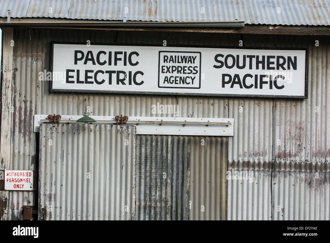 Die Pacific Electric/Southern Pacific Express Eisenbahnagentur; Orange Empire Eisenbahnmuseum, Perris Kalifornien, USA Stockfoto