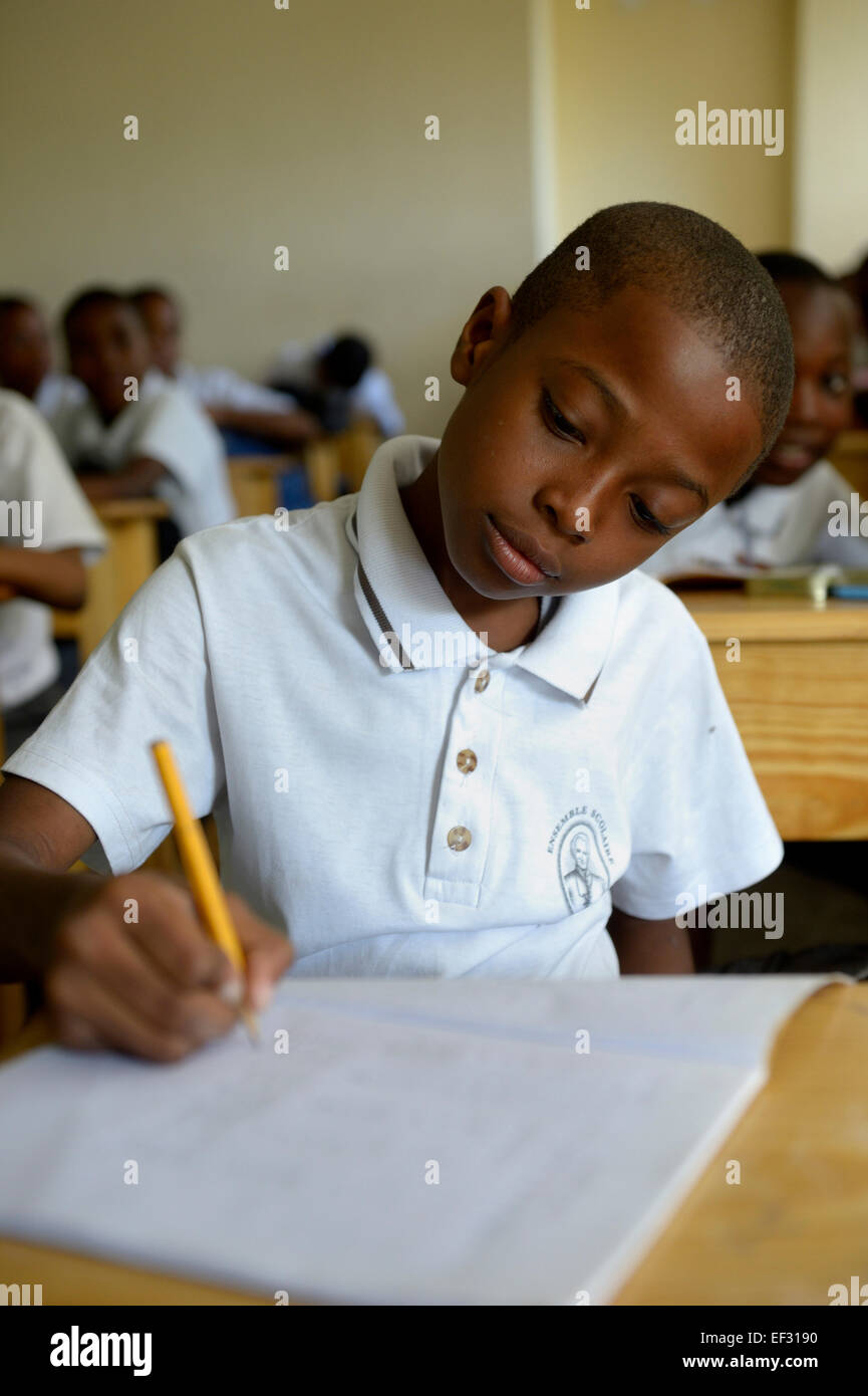 Schüler, 10 Jahre, Klasse an der Grundschule Basile Moreau, Carrefour, Port-au-Prince, Ouest Abteilung, Haiti Stockfoto