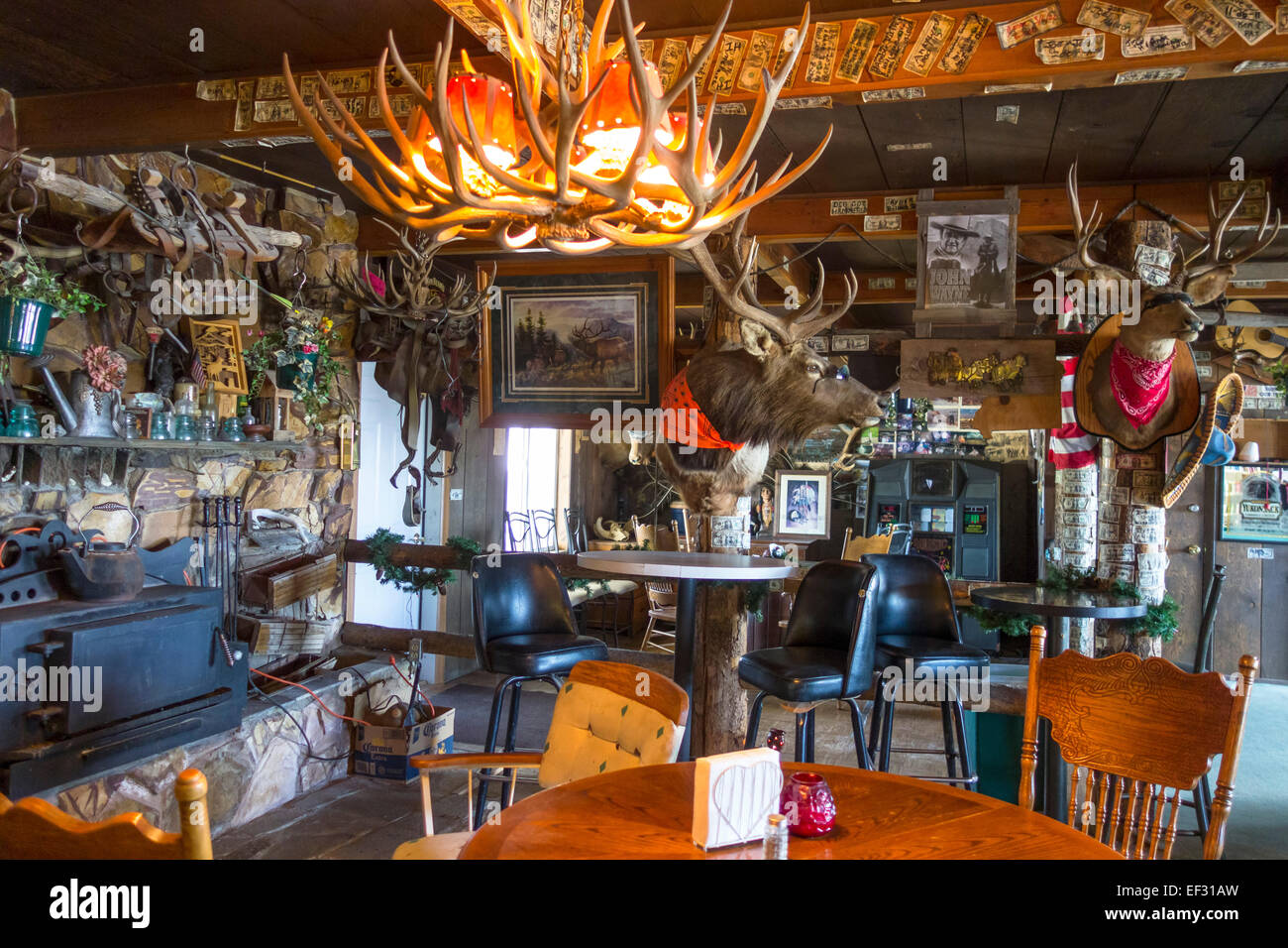 'S Roadhouse wichtigen Platz auf dem Highway 50, Innenansicht, reich verziert, Ely, Nevada, United States Stockfoto