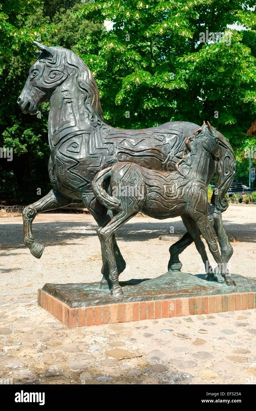 Skulptur Pferd mit Fohlen, Giardini della Lizza, Siena, Provinz Siena, Toskana, Italien Stockfoto