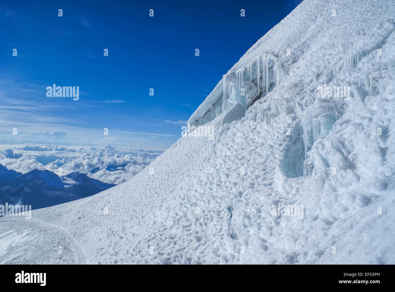 Spur im Schnee in der Nähe von Berg Huayna Potosi in Bolivien Stockfoto
