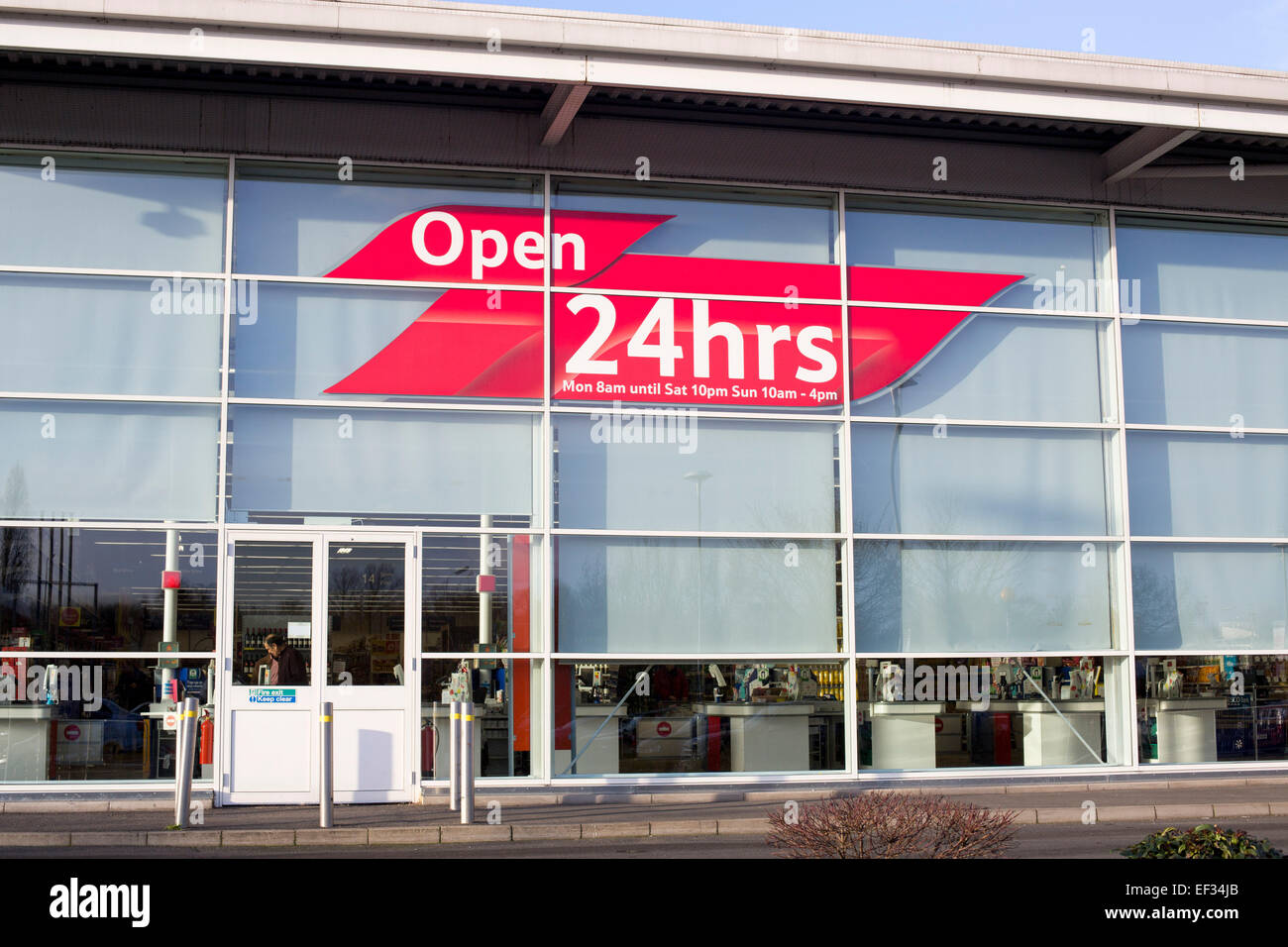 Extra Supermarkt Tesco geöffnet 24 Stunden Zeichen Stockfoto