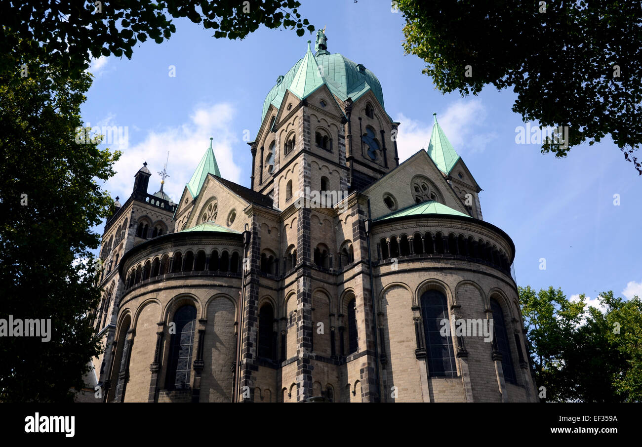 Quirinus-Münster (Chor-Ansicht) in Neuss, Nordrhein-Westfalen. Foto vom 24. August 2014. Stockfoto