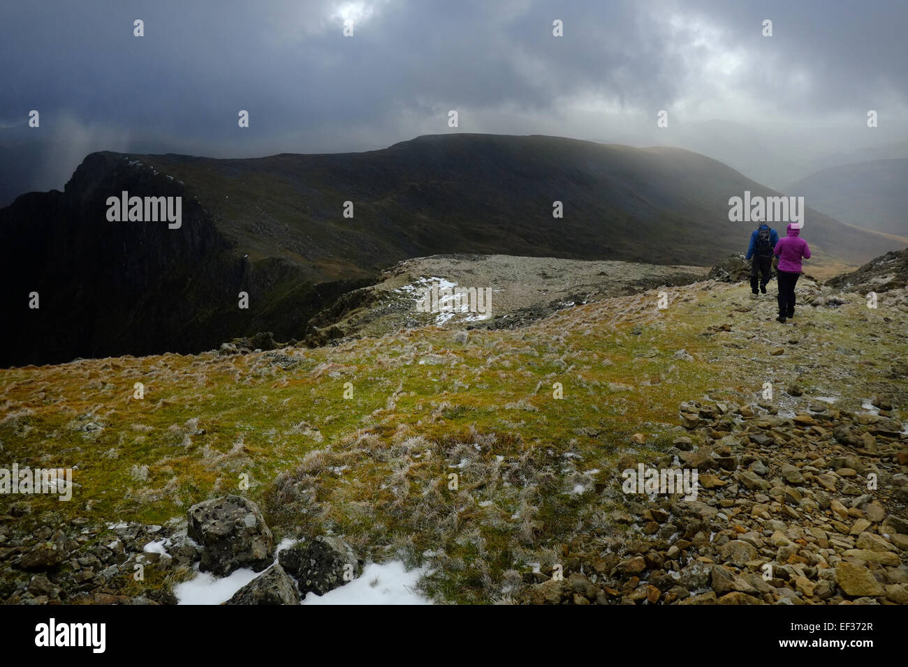 Im Winter geht es auf Cadair Idris Stockfoto
