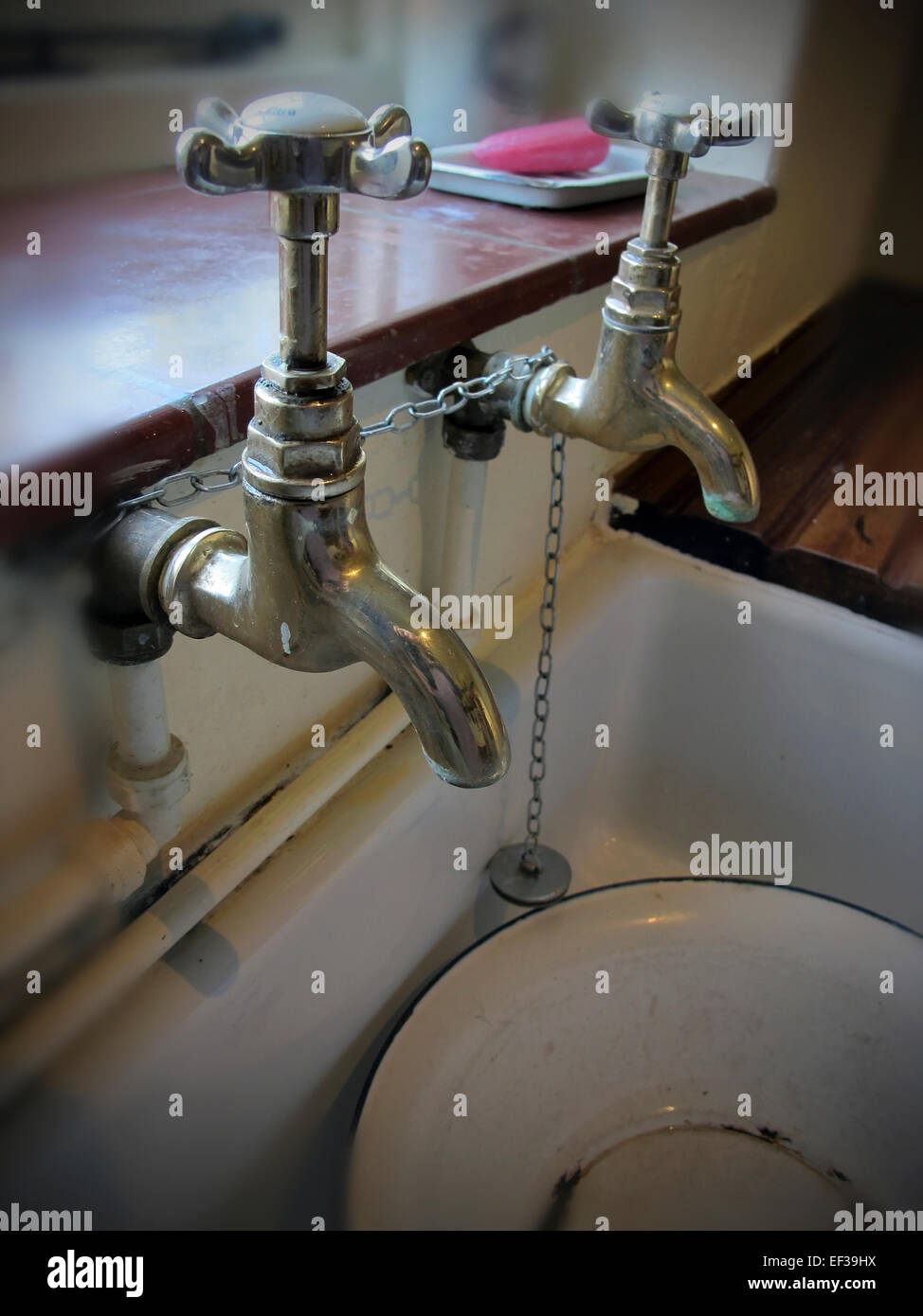 Antikes Waschbecken Stockfotos & Antikes Waschbecken Bilder - Alamy