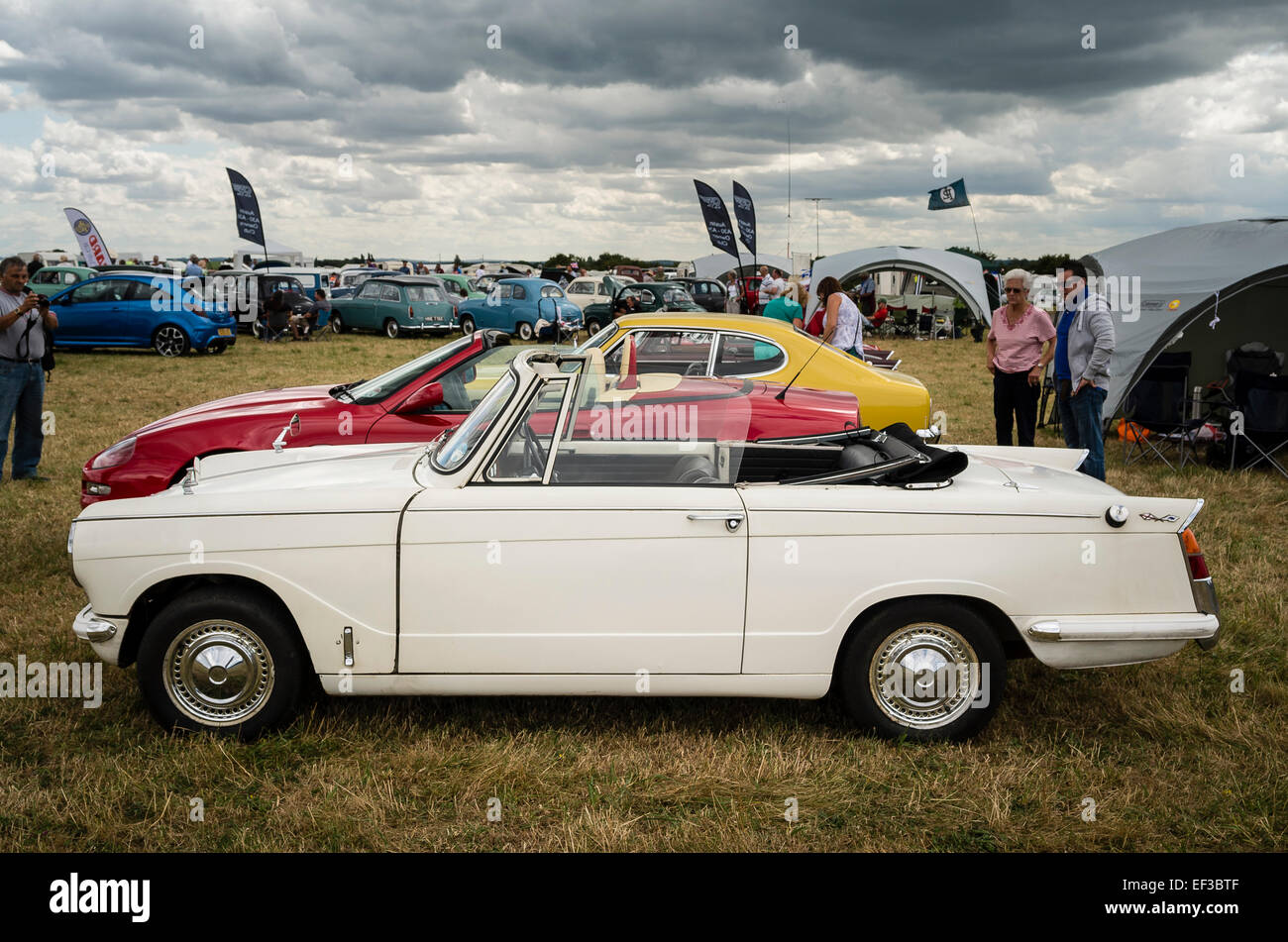 Seitenansicht des britischen Triumph Herald Sportwagen auf einer englischen Stockfoto