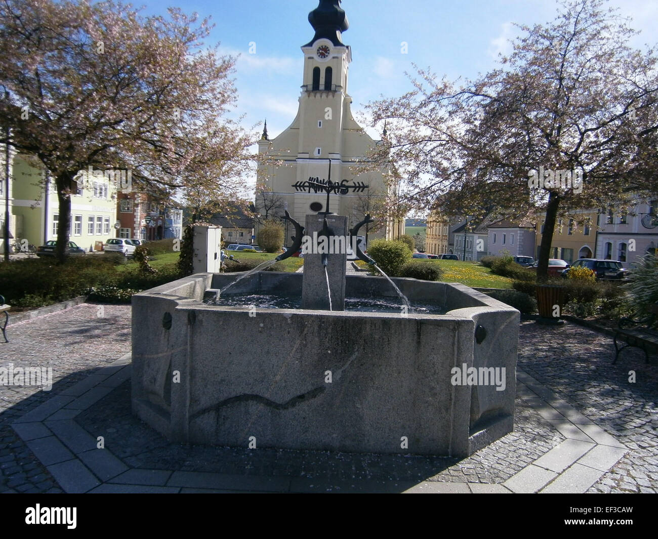Der Reichenthaler Brunnen in Deutschland ist ein historisches Wahrzeichen, das für sein einzigartiges Design und seine kulturelle Bedeutung bekannt ist und das architektonische und kommunale Erbe der Region prägt. Stockfoto