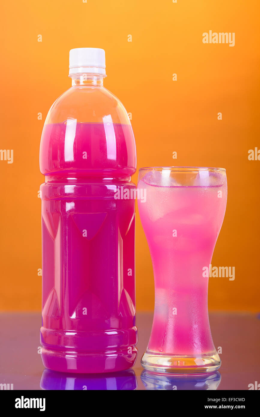 Roter Traubensaft und Hintergrund Stockfoto