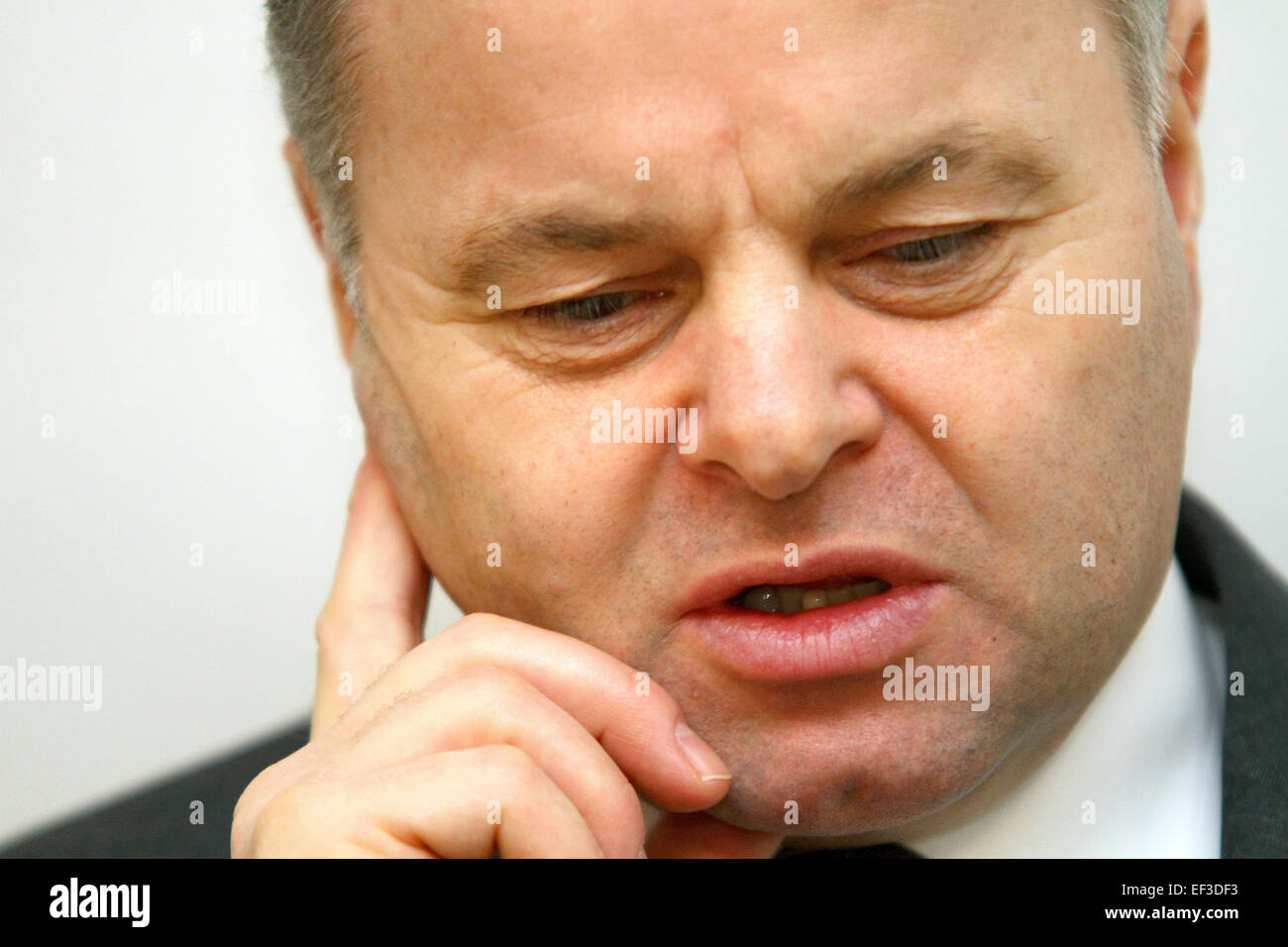Storting Kopf Olemic Thommessen Bild (), wer der Tschechischen Republik, lehnte einen Kommentar über den Fall von zwei Söhnen entnommen Tschechische Eltern im Jahr 2011 durch den Sozialdienst der norwegischen Kind besucht. Thommessen, sagte, dass dieses Problem mit dem Außenministerium in Steti, Tschechische Republik, 26. Januar 2015 gelöst werden sollte, wo er eine Pressekonferenz mit Schwerpunkt auf soziale Ausgrenzung und staatliche Agentur für soziale Eingliederung besucht. (CTK Foto/Ondrej Hajek) Stockfoto