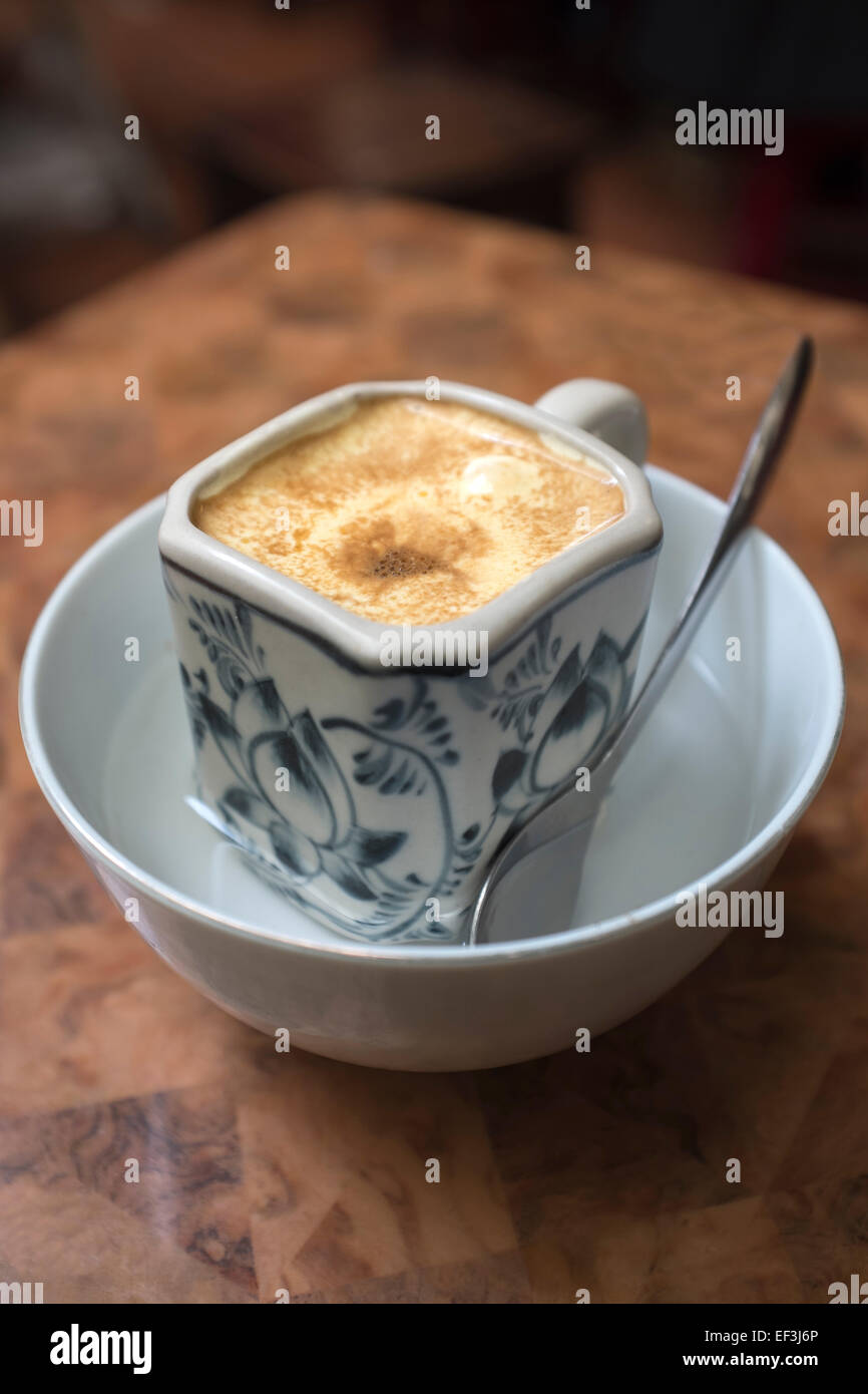 Heiße Ei Kaffee im Cafe Giang in Hanoi Vietnam Stockfoto