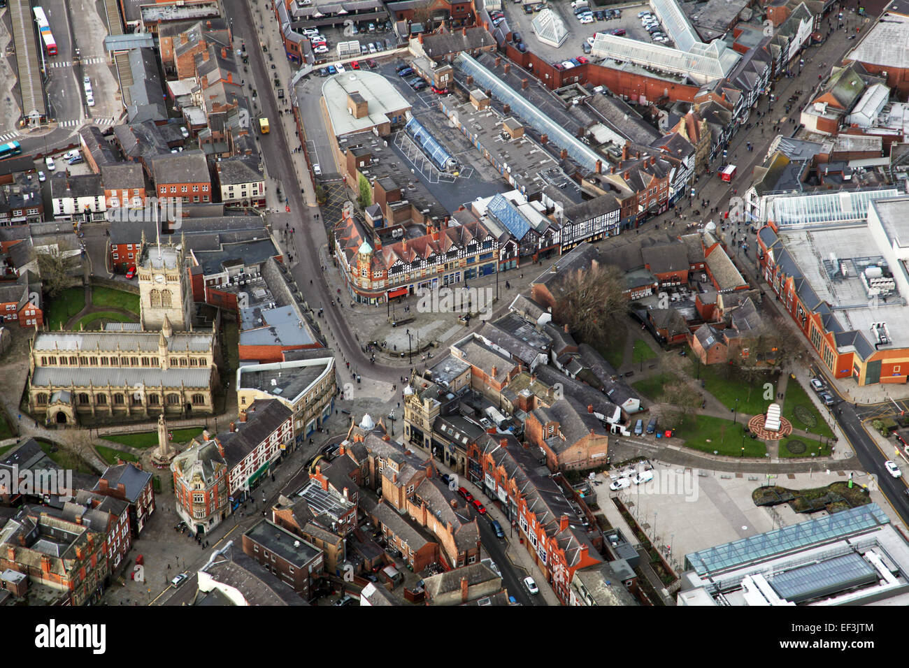 Luftaufnahme von Wigan Stadtzentrum einschließlich Pfarrkirche und Wallgate, Lancashire, UK Stockfoto