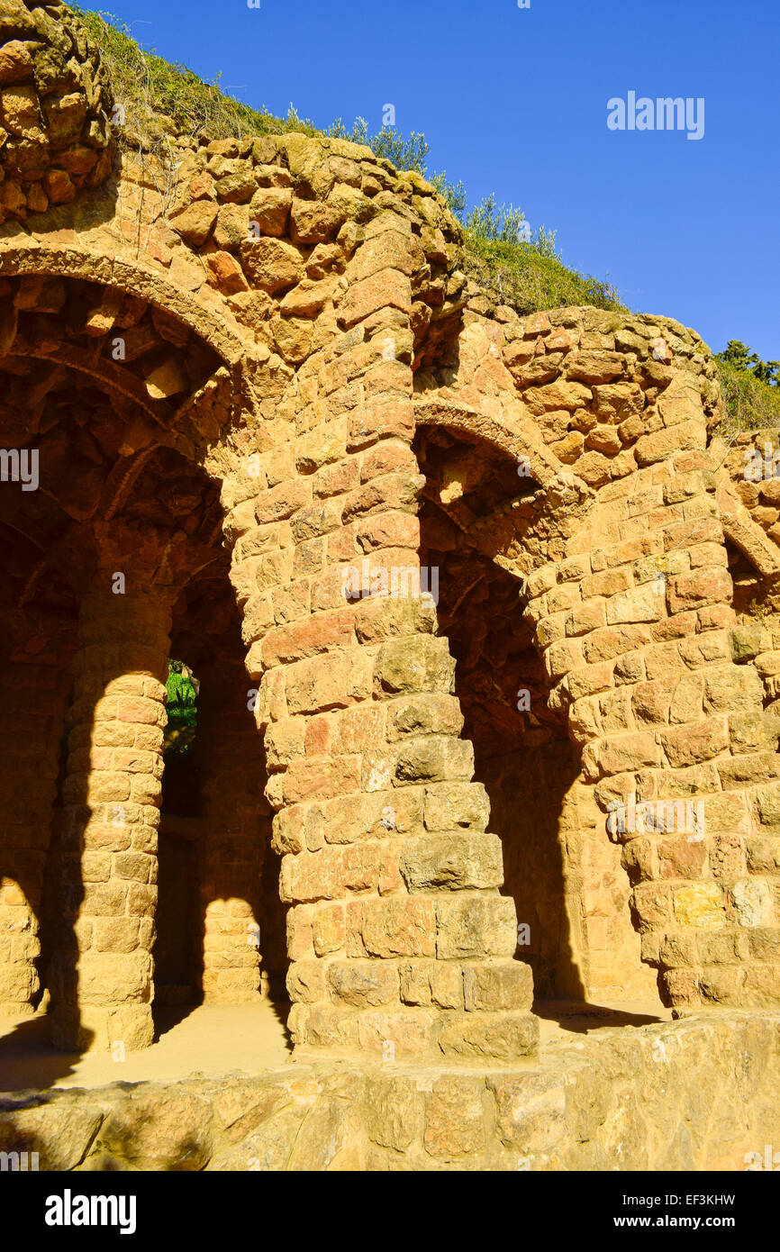 Stein-Spalten. Park Güell. Entworfen vom Architekten Antoni Gaudi. Barcelona, Katalonien, Spanien. Stockfoto