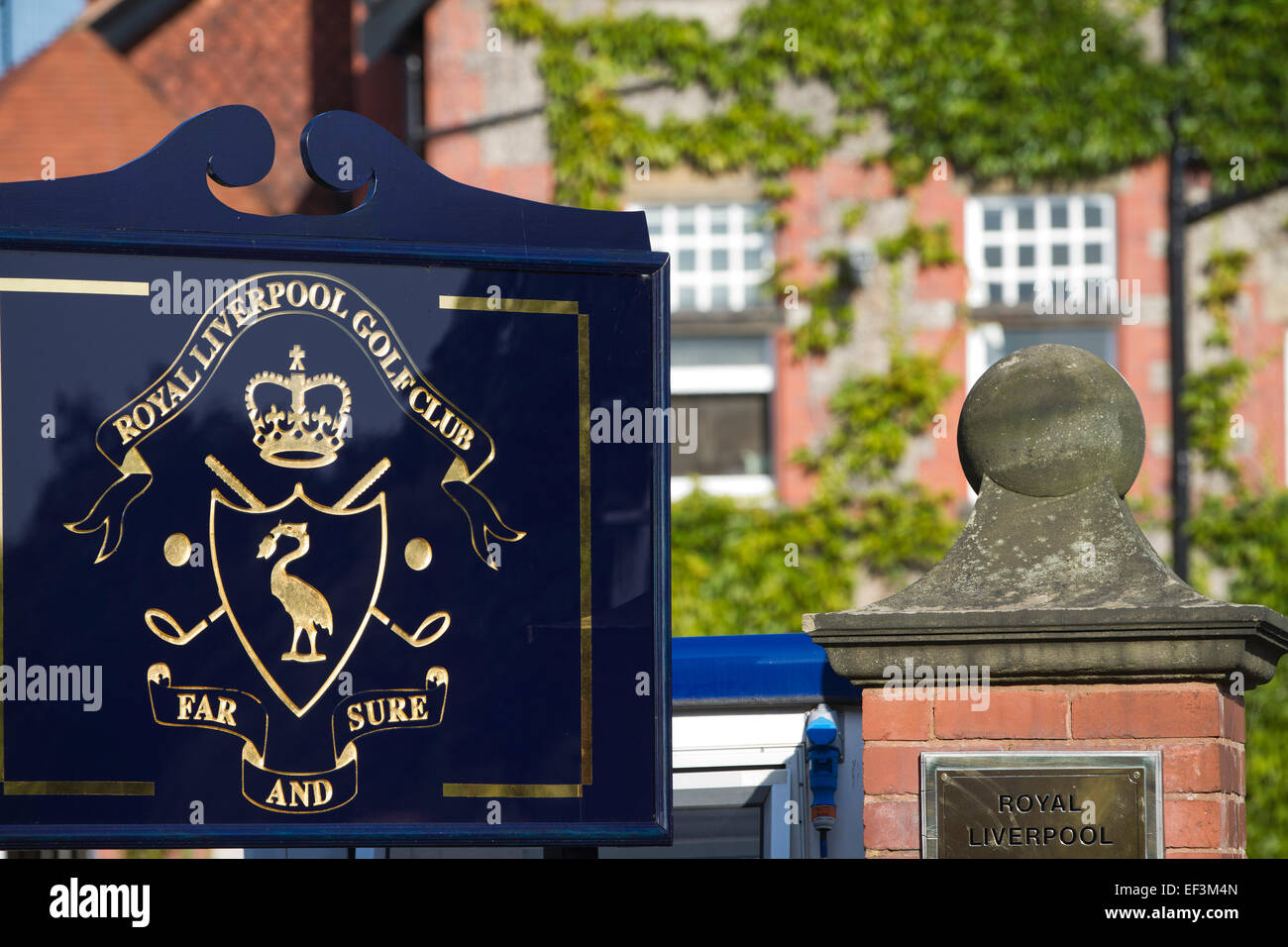 Das Zeichen vor dem Haupt-Club-Haus im Royal Liverpool Golf Club in Hoylake, Wirral. Stockfoto