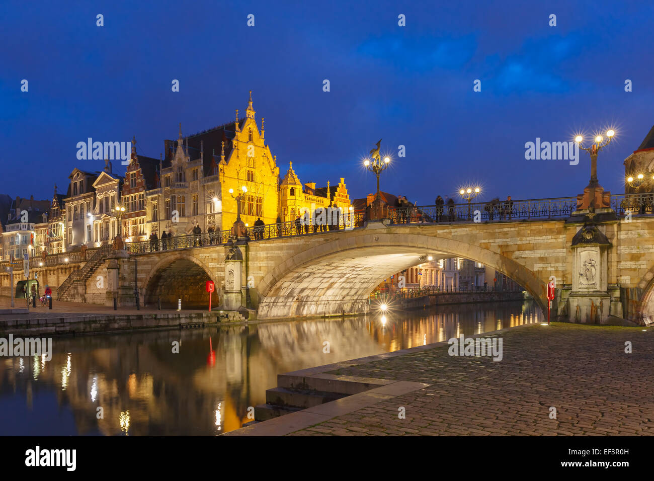 St. Michael-Brücke bei Sonnenuntergang in Gent, Belgien Stockfoto