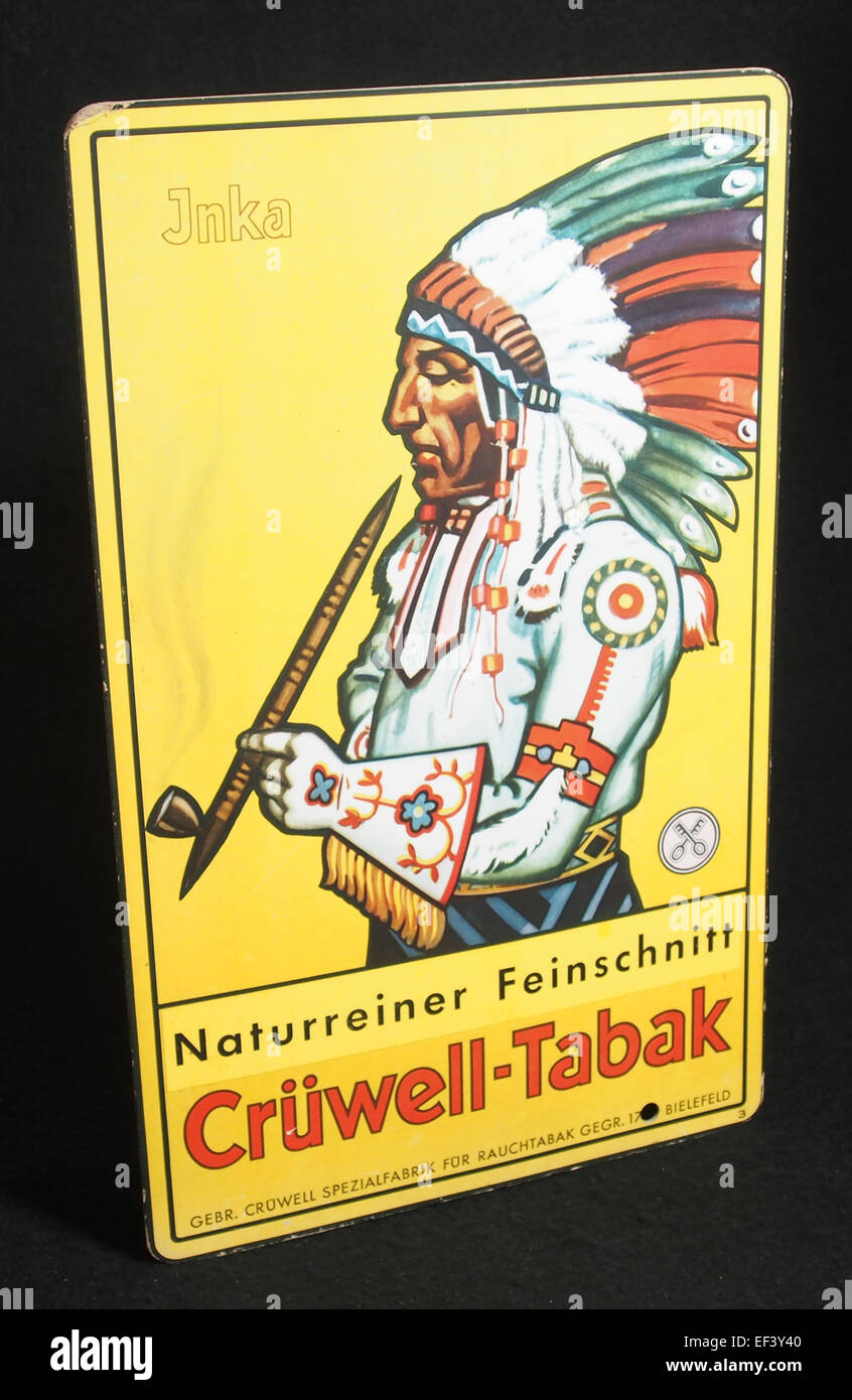 Die CrC3BCwell-Tabak-Werbung auf einem Pappdisplay hebt die Verpackung der Marke hervor. Diese Werbung zielt auf Produkterkennung und Marketing in einem kommerziellen Umfeld ab. Stockfoto