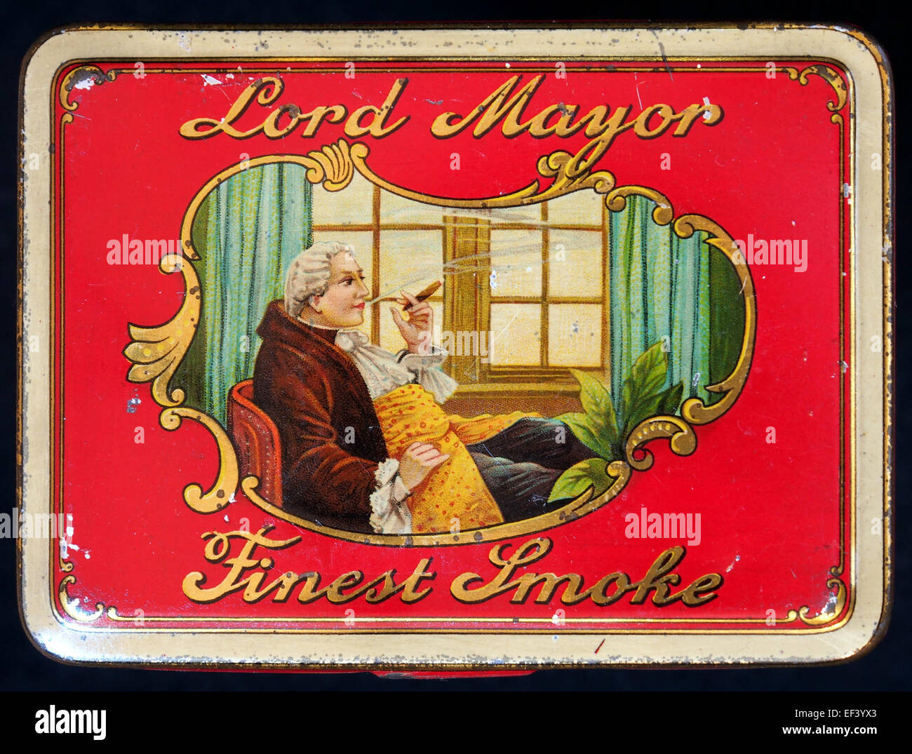 Eine Dose mit Lord Mayor feinsten Rauch-Zigarren, ein Premium-Tabakprodukt, mit detailliertem Branding, das seinen Luxusstatus auf dem Zigarrenmarkt demonstriert. Diese Dose mit Sammlerstücken spiegelt das Verpackungsdesign von Vintage-Zigarren wider. Stockfoto