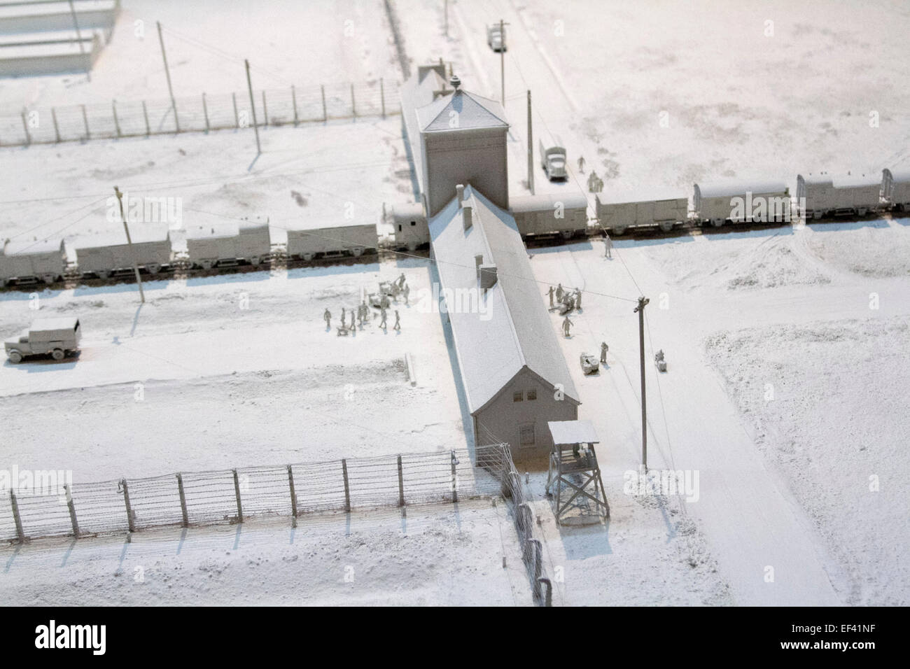 London, UK. 26. Januar 2015. Ein Replikat Modell des KZ Auschwitz-Birkenau erstellt von Gerry Judah als Teil der Holocaust-Ausstellung im Imperial War Museum zum Gedenken an den 70. Jahrestag der Befreiung des Lagers Auschwitz im Jahr 1945. Auschwitz-Birkenau wurde von den Nazis als ein Sklave Internementand Vernichtungslager benutzt wo mehr als 2 Millionen Juden starben. Bildnachweis: Amer Ghazzal/Alamy Live-Nachrichten Stockfoto