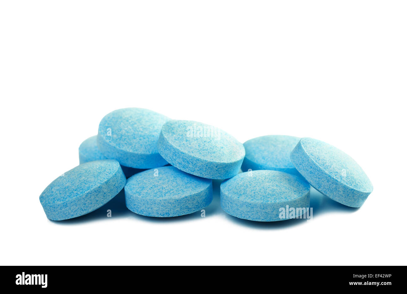 Blaue Pillen Gruppe isoliert auf weißem Hintergrund Stockfoto