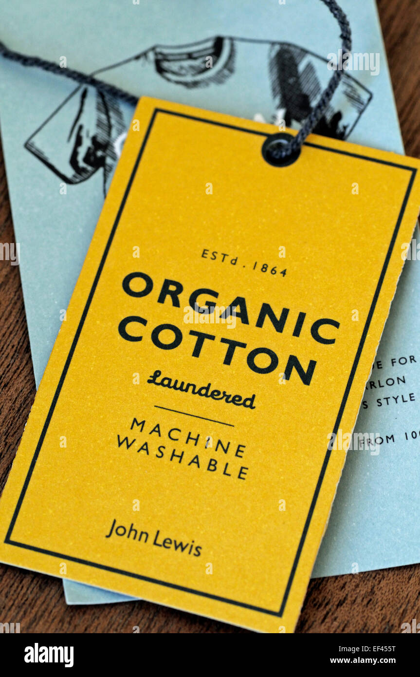 Bio-Baumwolle-Label von John Lewis-T-Shirt, London, UK Stockfoto