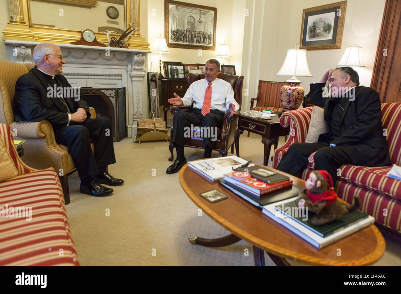 US Sprecher des Hauses John Boehner trifft sich mit Erzbischof Joseph Kurtz und Kardinal Daniel DiNardo in seinem Büro auf dem US-Kapitol 21. Januar 2015 in Washington, DC. Stockfoto