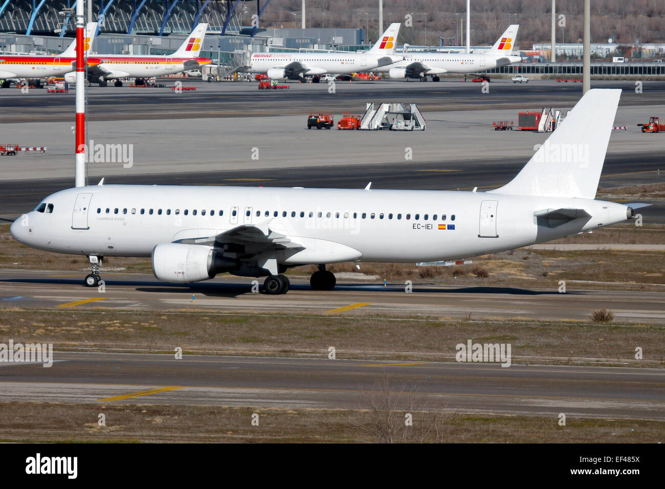 Iberia Airbus A320 taxis stehen am Flughafen Madrid. Stockfoto