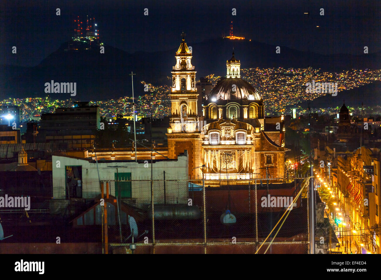 Plaza de Santa Domingo Kirchen Lichter Mexico City Weihnachten Nacht Mexiko Stockfoto