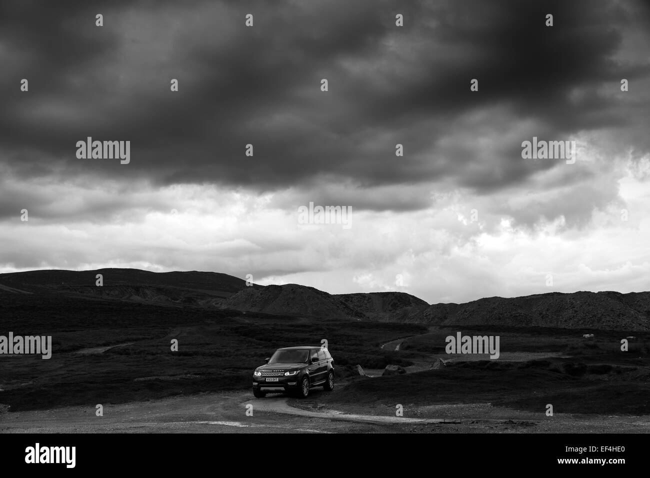 Ein Range Rover Sport fotografiert in den Bergen im Norden von Wales, UK. Stockfoto