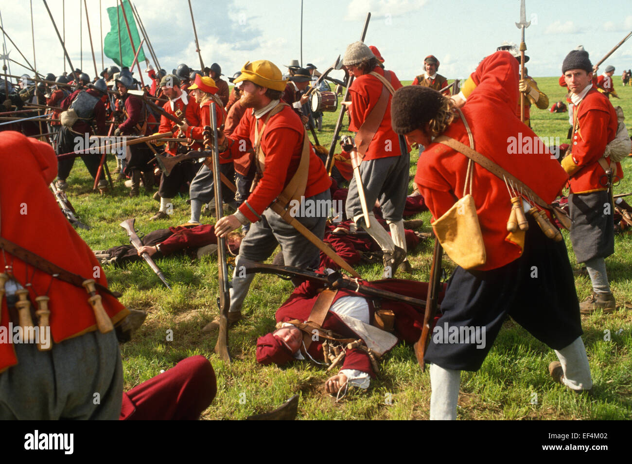 Englischer Bürgerkrieg Gesellschaft Pikeniere während einer Re-Inszenierung, Somerset, Großbritannien Stockfoto