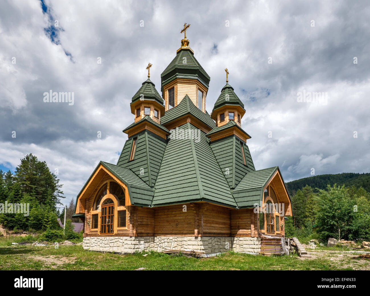 Griechisch-katholische Kirche im Bau in Jaremtsche, Karpaten, Huzulen Region, Pokuttya, Prykarpattia, Ukraine Stockfoto