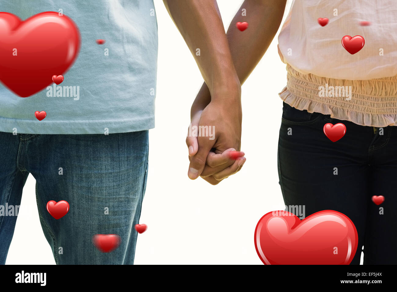 Zusammengesetztes Bild des jungen Paares halten die Hände im park Stockfoto