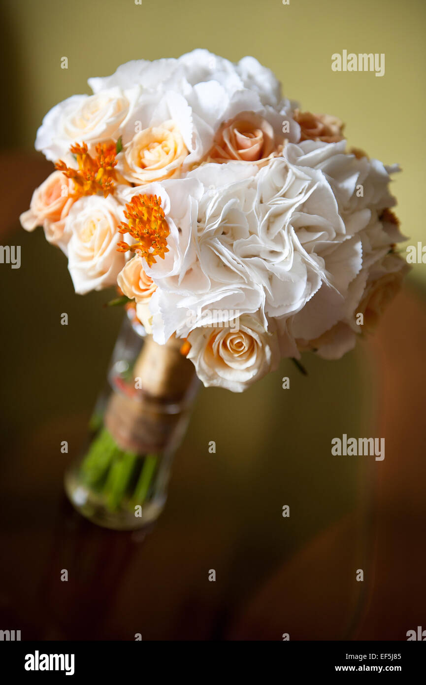 Brautstrauß Hochzeitsblumen orange Rosen Stockfoto