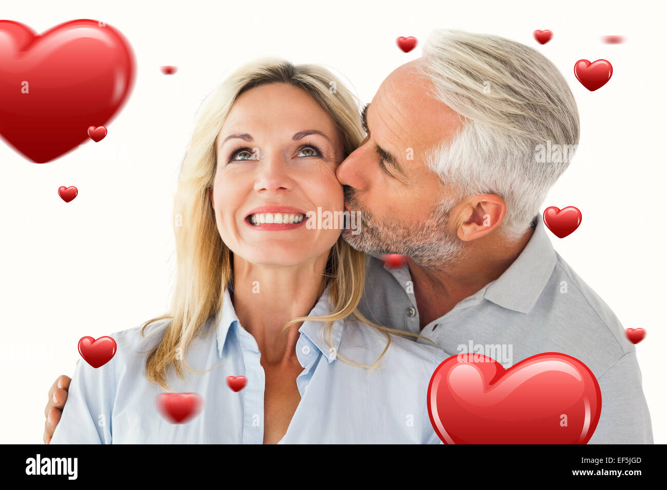 Zusammengesetztes Bild von liebevollen Mann seine Frau auf die Wange küssen Stockfoto