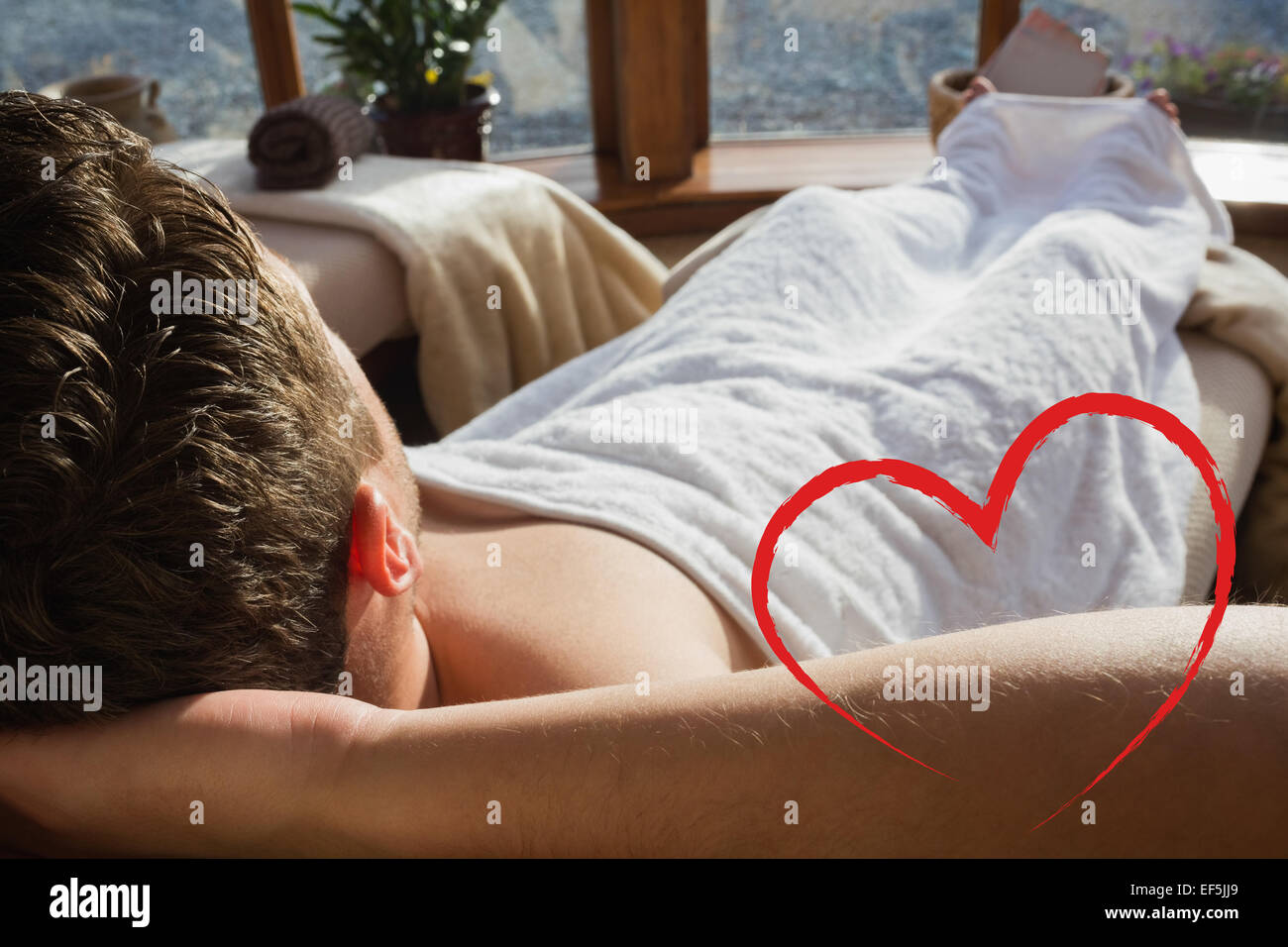 Zusammengesetztes Bild des Fit Menschen Entspannung im spa Stockfoto