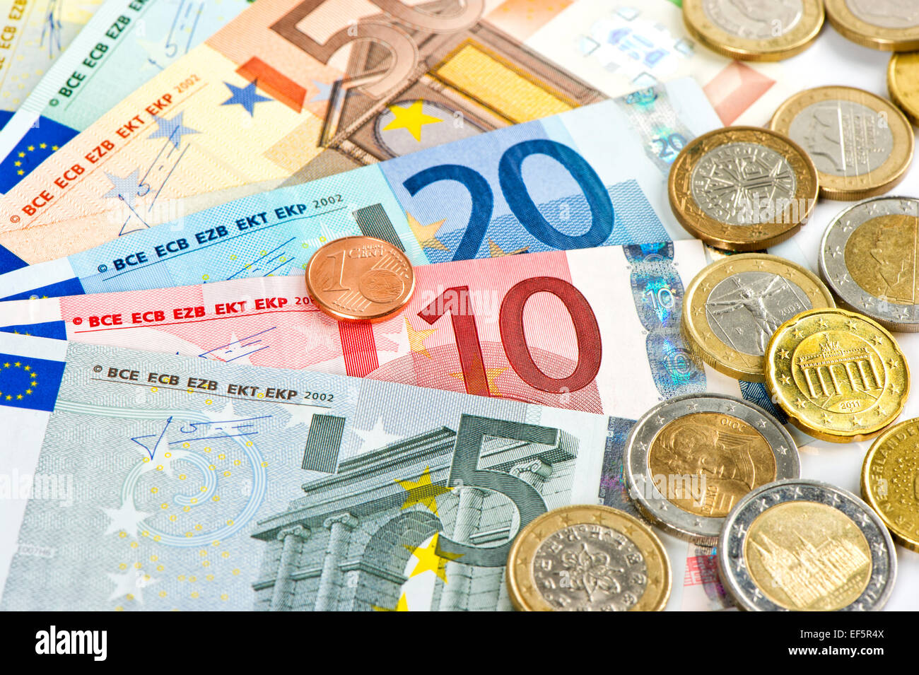 Euro-Währung. Münzen und Banknoten. Bargeld-Geld-Hintergrund Stockfoto