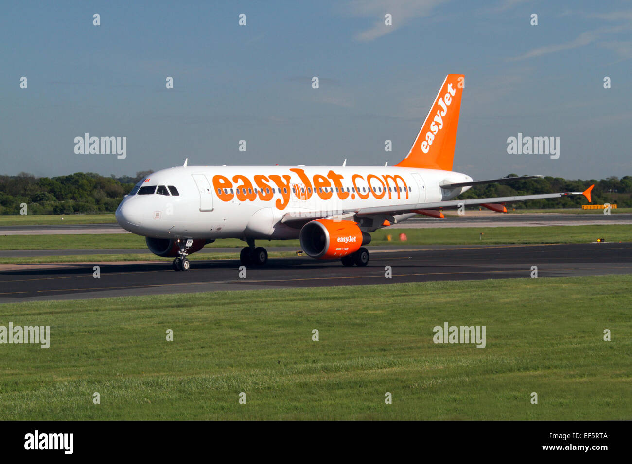 EASY JET AIRBUS A319-111 Flugzeuge G-EZBB Flughafen MANCHESTER ENGLAND 14. Mai 2014 Stockfoto