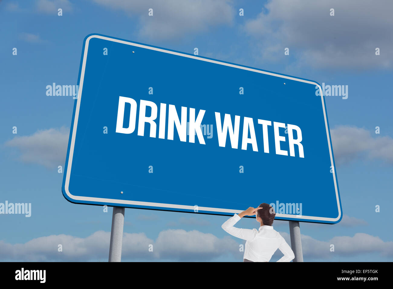 Trinkwasser gegen Himmel Stockfoto