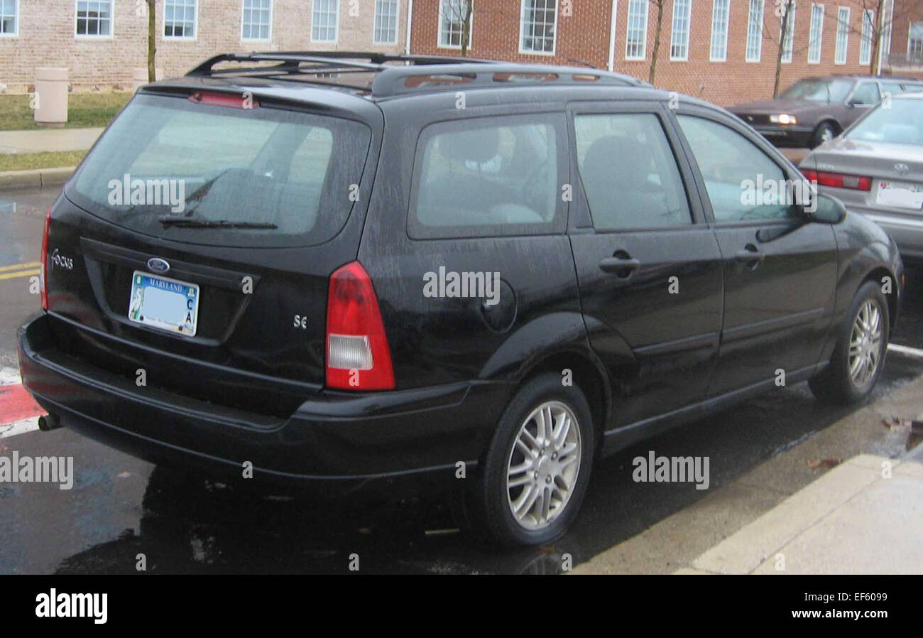 Der Ford Focus SE-Wagen 2000-2004 ist ein kompakter Wagen mit vielseitigem Laderaum, einem 2,0 l-Vierzylindermotor und einem effizienten Design, ideal für Familien und den täglichen Einsatz. Stockfoto