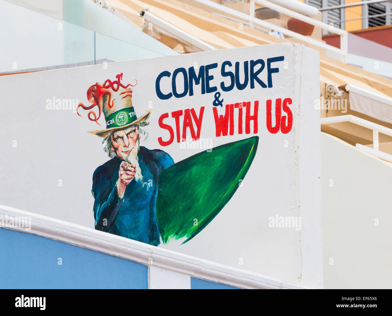 Surf Hostel mit Blick auf Las Canteras Strand in Las Palmas, Gran Canaria, Kanarische Inseln, Spanien Stockfoto