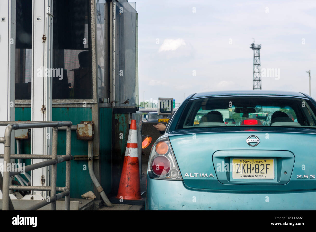 Auto, Bezahlung der Maut auf der New Jersey Turnpike in Secaucus, New Jersey, USA Stockfoto