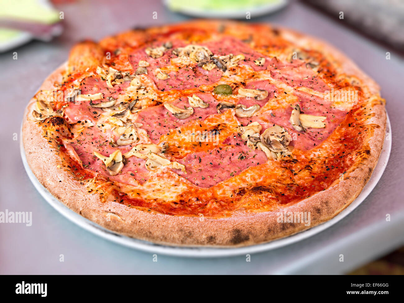 Schinken und Käse pizza Stockfoto