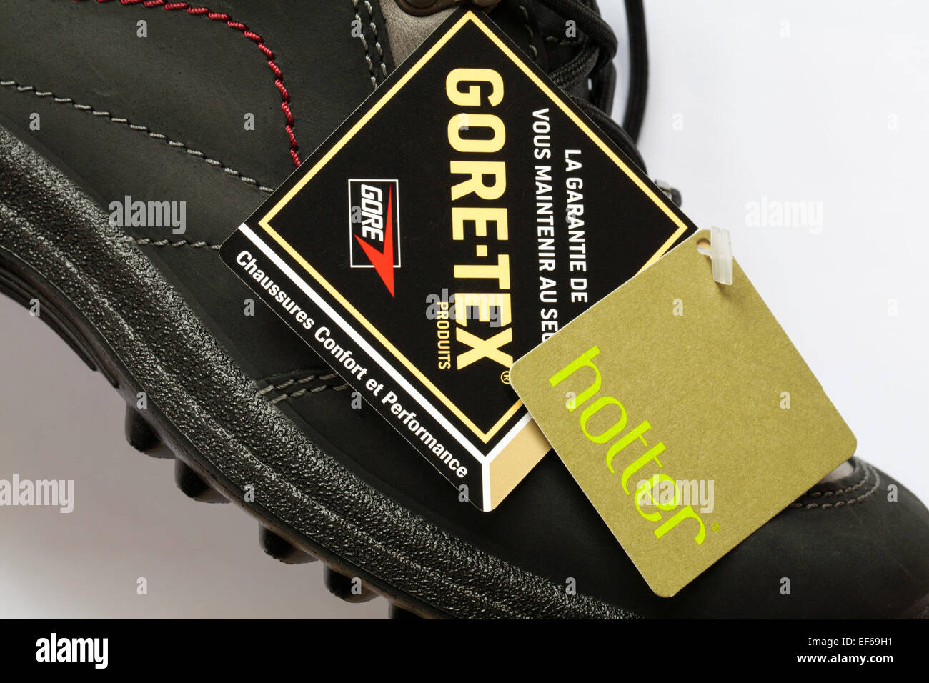 Etiketten auf heißeren Gore-tex-Stiefeln sorgen garantiert für trockenen Goretex Stockfoto