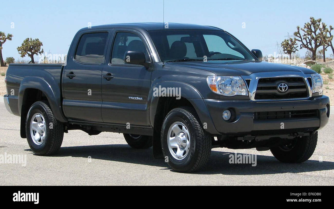 Das 2009 Toyota Tacoma Crew Cab erhielt hohe Sicherheitsbewertungen von NHTSA, was seine starke Bauweise und die fortschrittlichen Sicherheitsfunktionen widerspiegelt. Mit einer Auswahl von 2,7-l- oder 4,0-l-V6-Motoren bietet der Tacoma Geländegängigkeit, Zugkraft und eine vielseitige Lkw-Liege für Arbeit und Freizeit. Stockfoto
